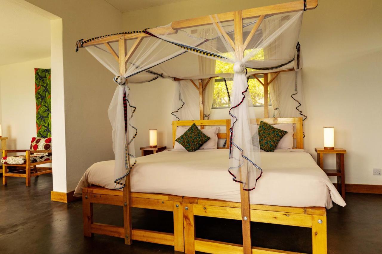 Kibale National Park Isunga Lodge מראה חיצוני תמונה