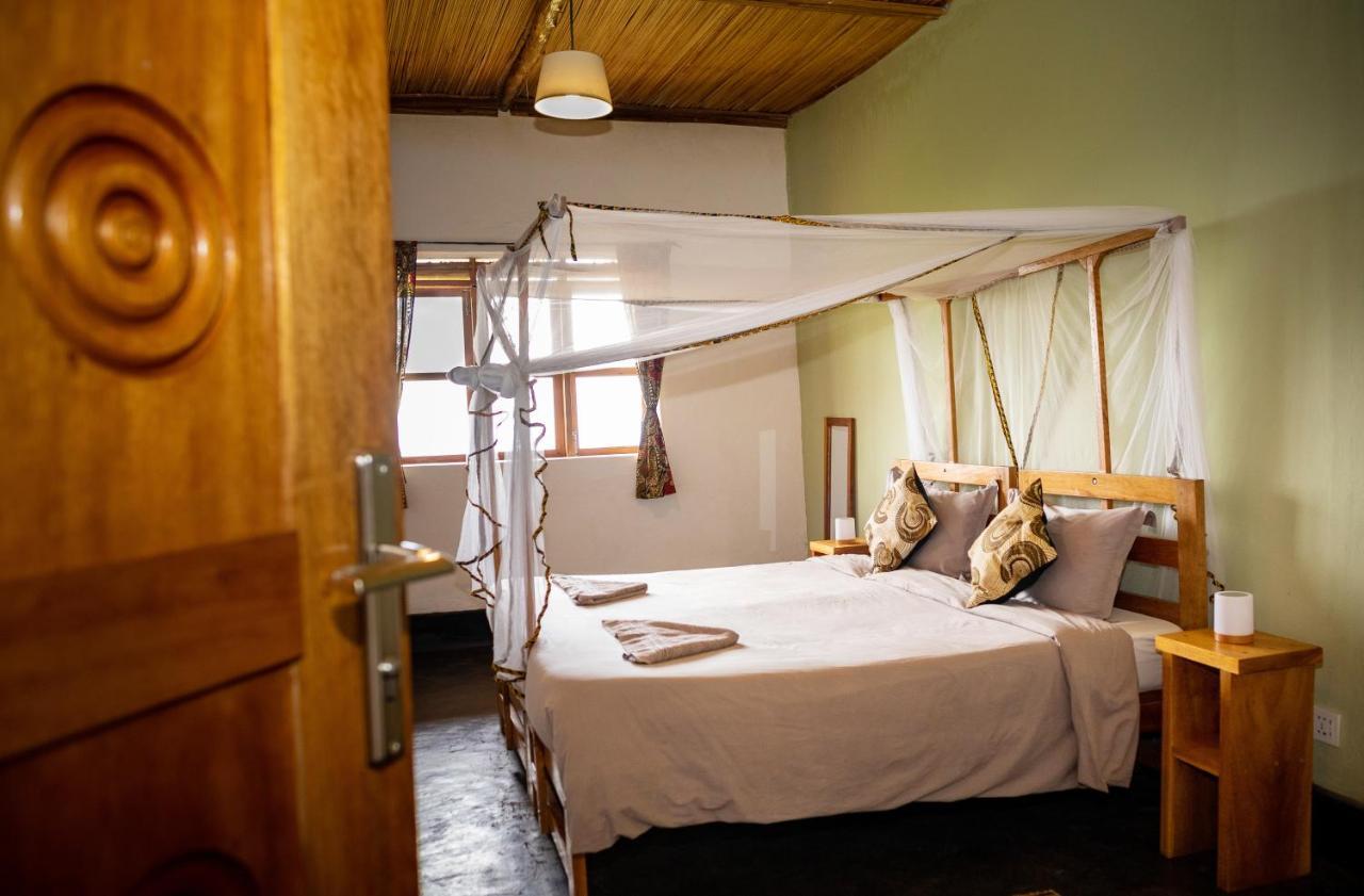 Kibale National Park Isunga Lodge מראה חיצוני תמונה