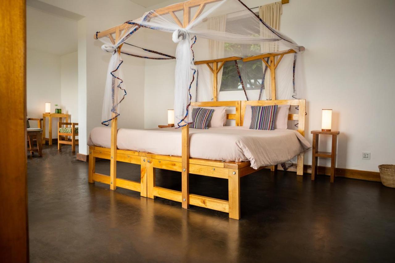 Kibale National Park Isunga Lodge מראה חיצוני תמונה