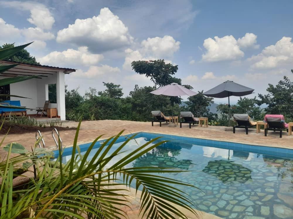 Kibale National Park Isunga Lodge מראה חיצוני תמונה